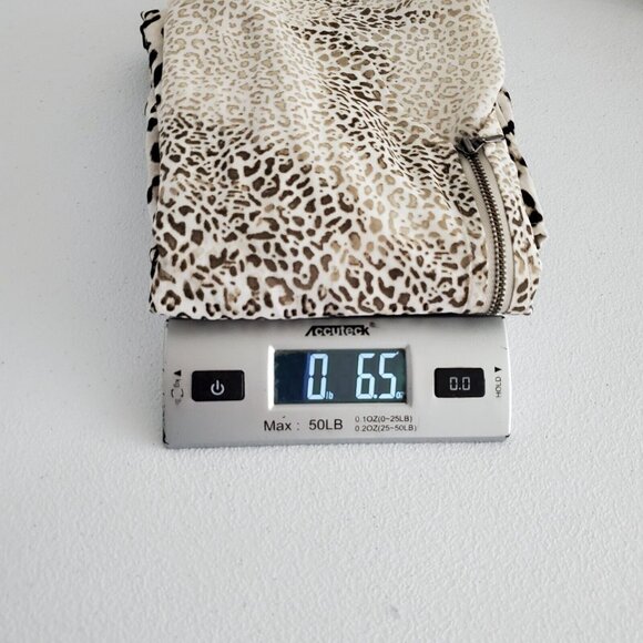 Chicos Womens Animal Print Zip Front Top Size 3 US XL V Neck 3/4 Sleeve Roll Tab - Picture 8 of 9